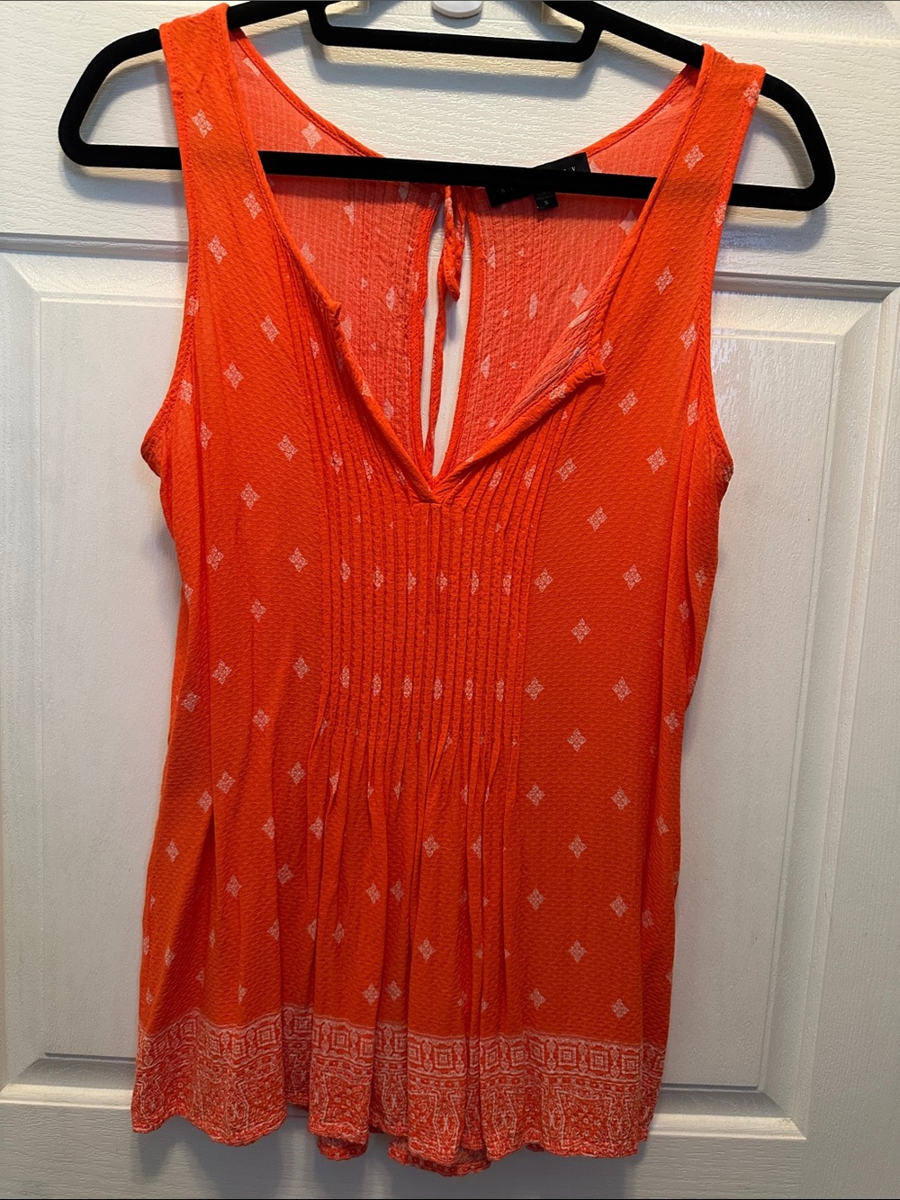 Sanctuary Orange Sleeveless V-Neck Pintuck Top with Tie Back Size Small